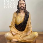 Jesús meditando 25cm amarillo
